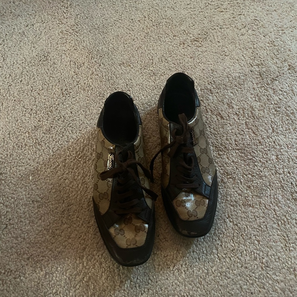 Women’s Gucci sneakers gently worn